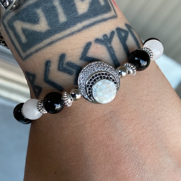 White gold plated cz moon mother of pearl bracelet - Picture 4 of 8